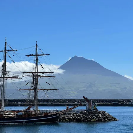 Adega Do Cachalote Ferienhaus *