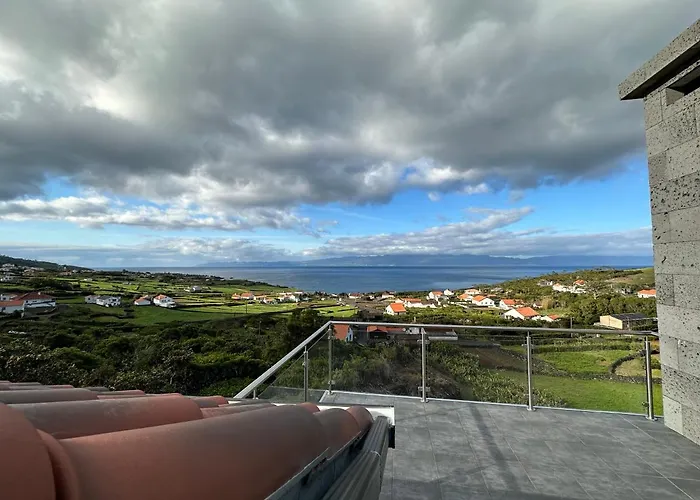 Holiday home Adega Do Cachalote